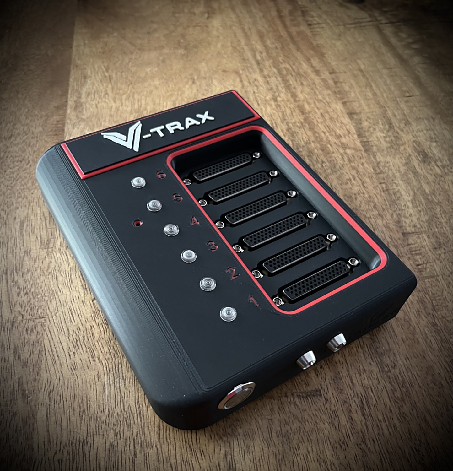 V-TRAX Box