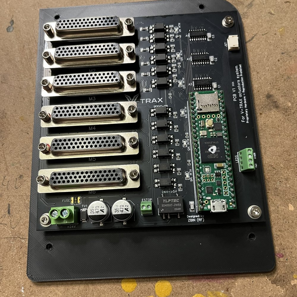 Fixation du PCB sur la plaque — photo 2