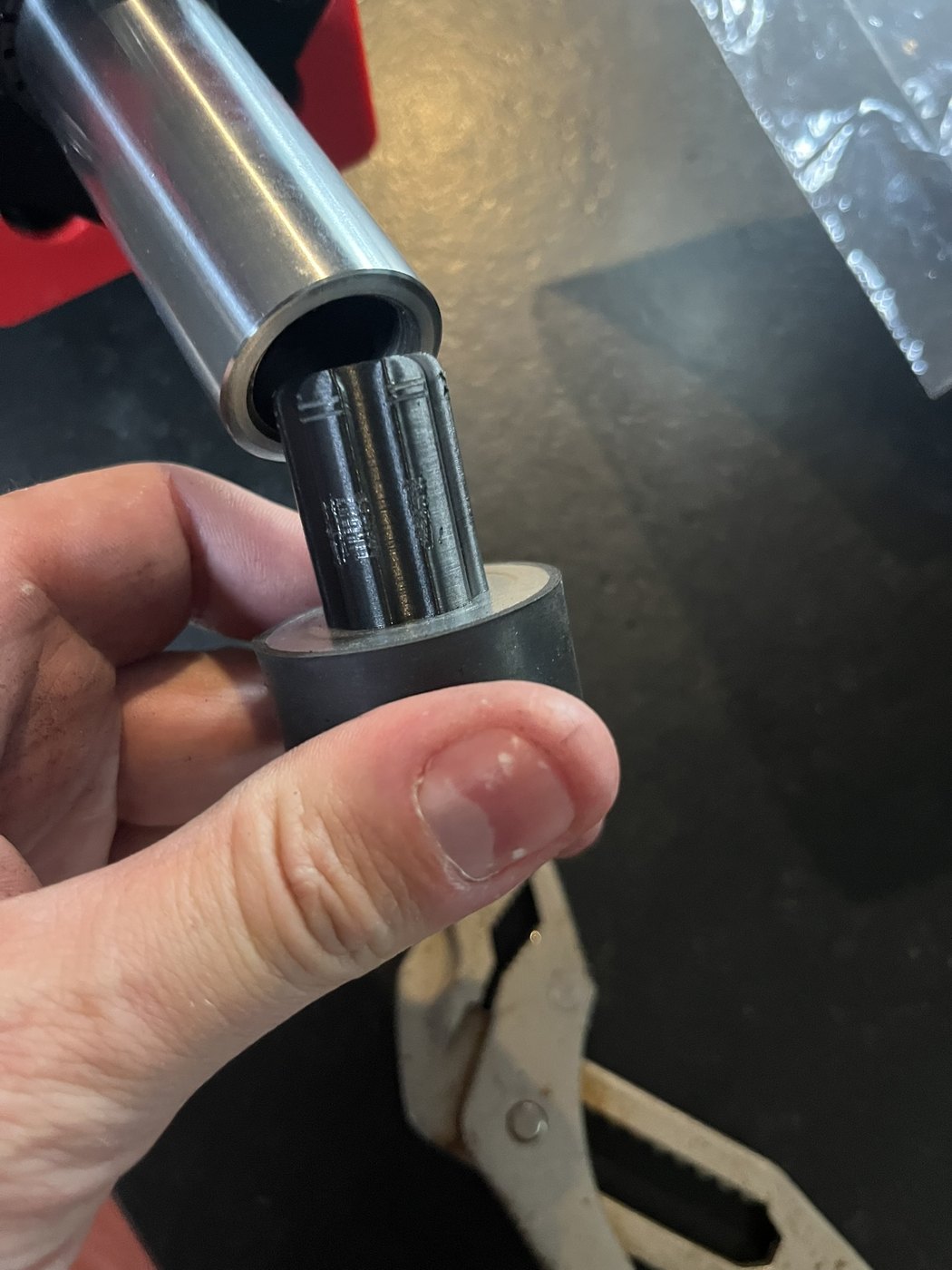 Tube et pied du vérin — photo 1
